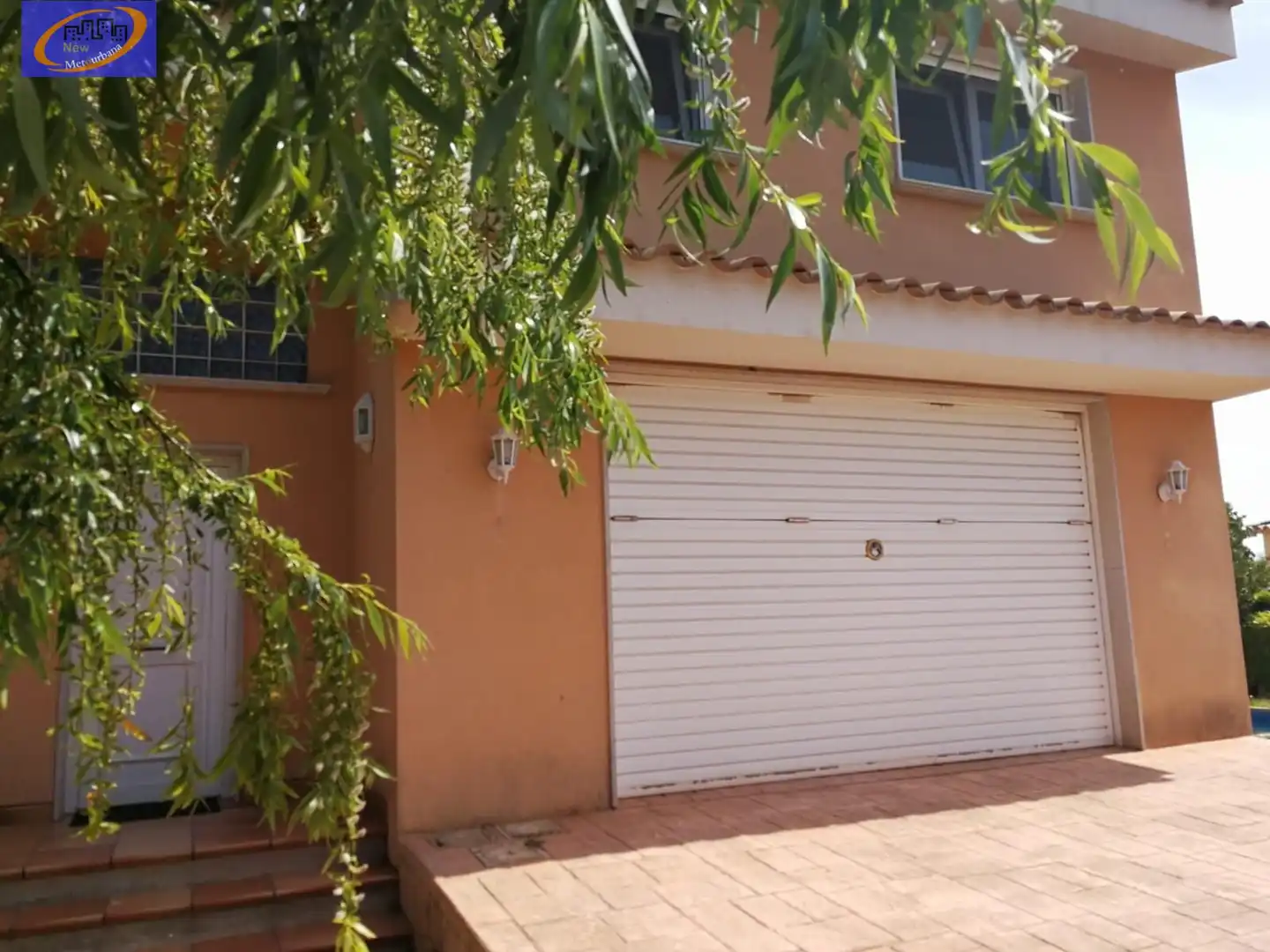 Vista exterior de Casa adosada en venda en Vinaròs amb Jardí privat, Terrassa i Traster