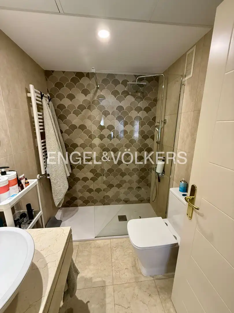 Baño de Piso de alquiler en Madrid con Calefacción, Parquet y Piscina