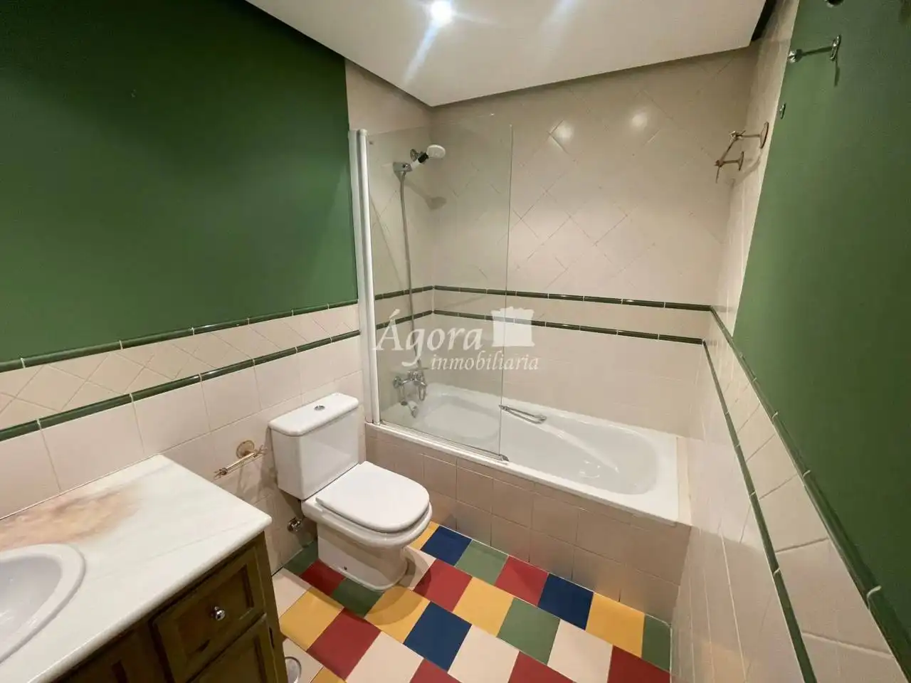 Baño de Dúplex en venta en Valladolid con Calefacción, Parquet y Terraza