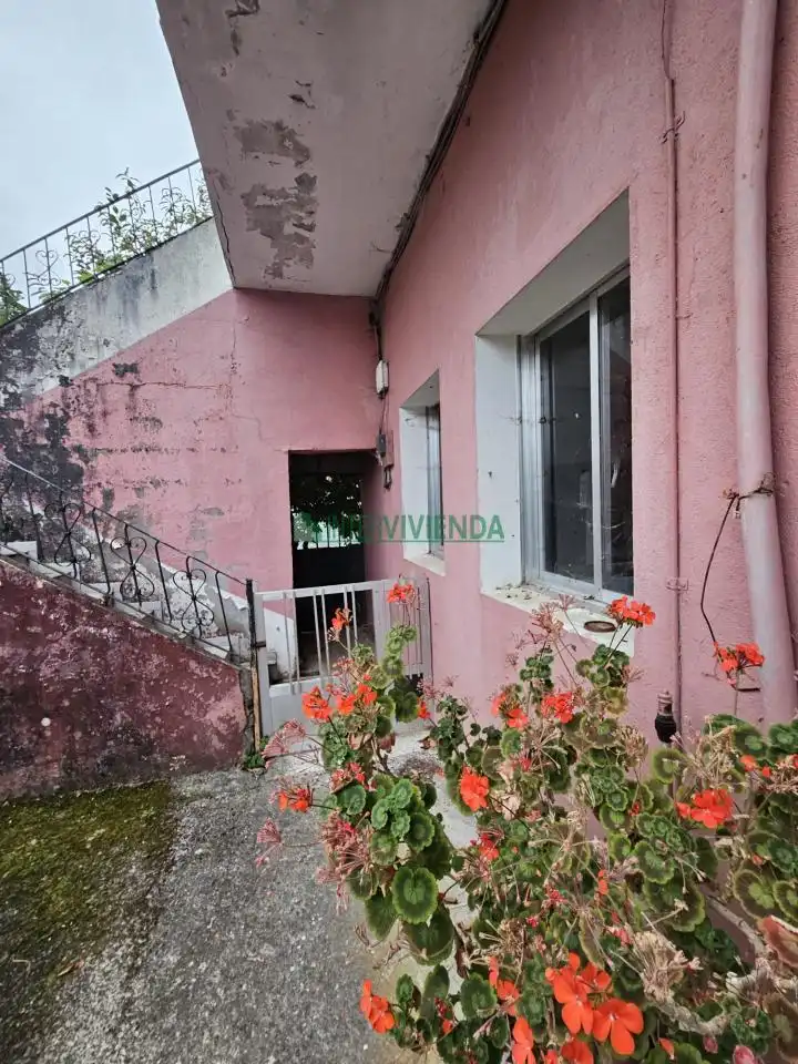 Vista exterior de Casa o xalet en venda en Covelo amb Calefacció, Jardí privat i Terrassa