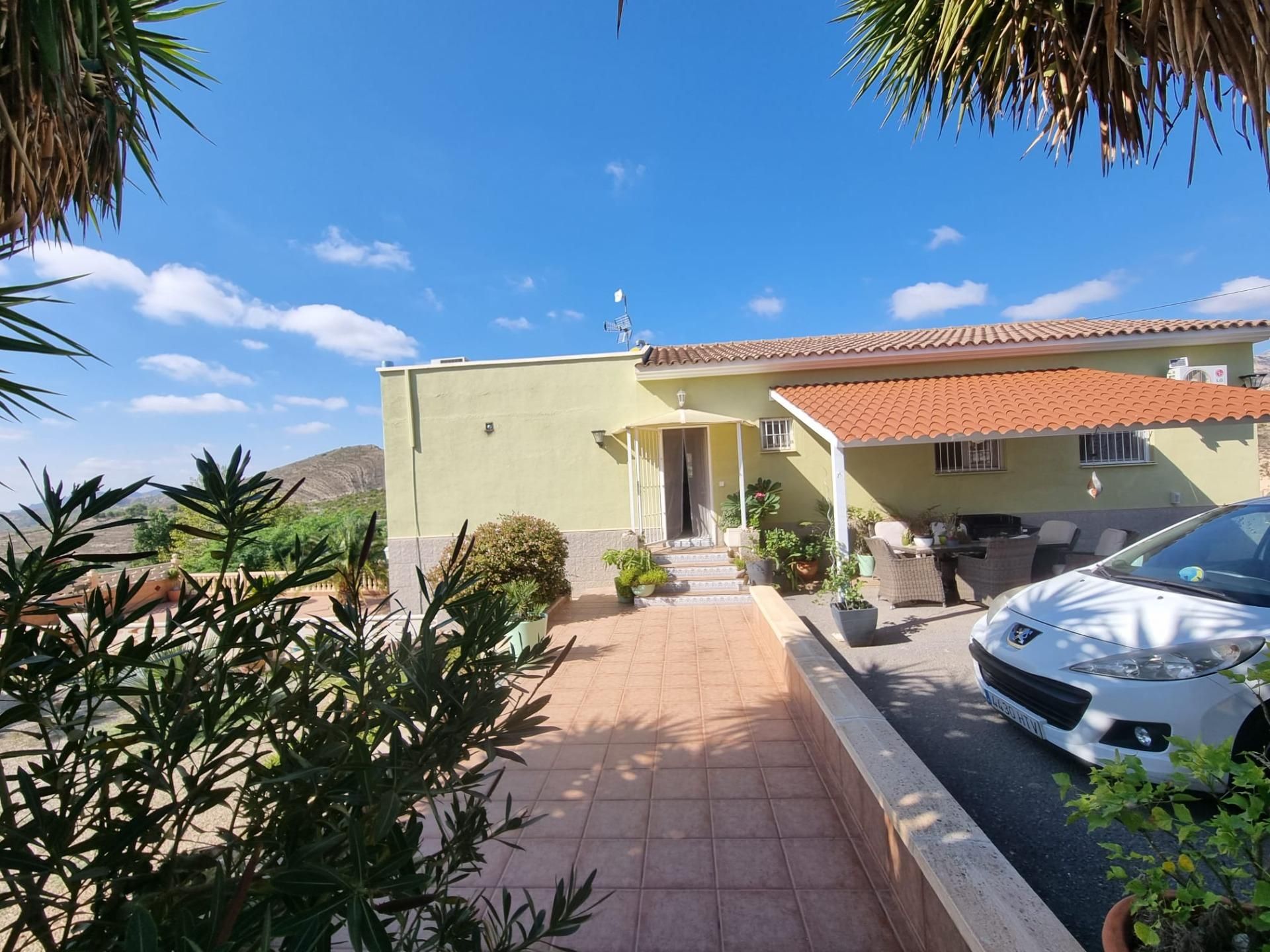 Vista exterior de Casa o chalet en venta en Alicante / Alacant con Aire acondicionado, Jardín privado y Terraza