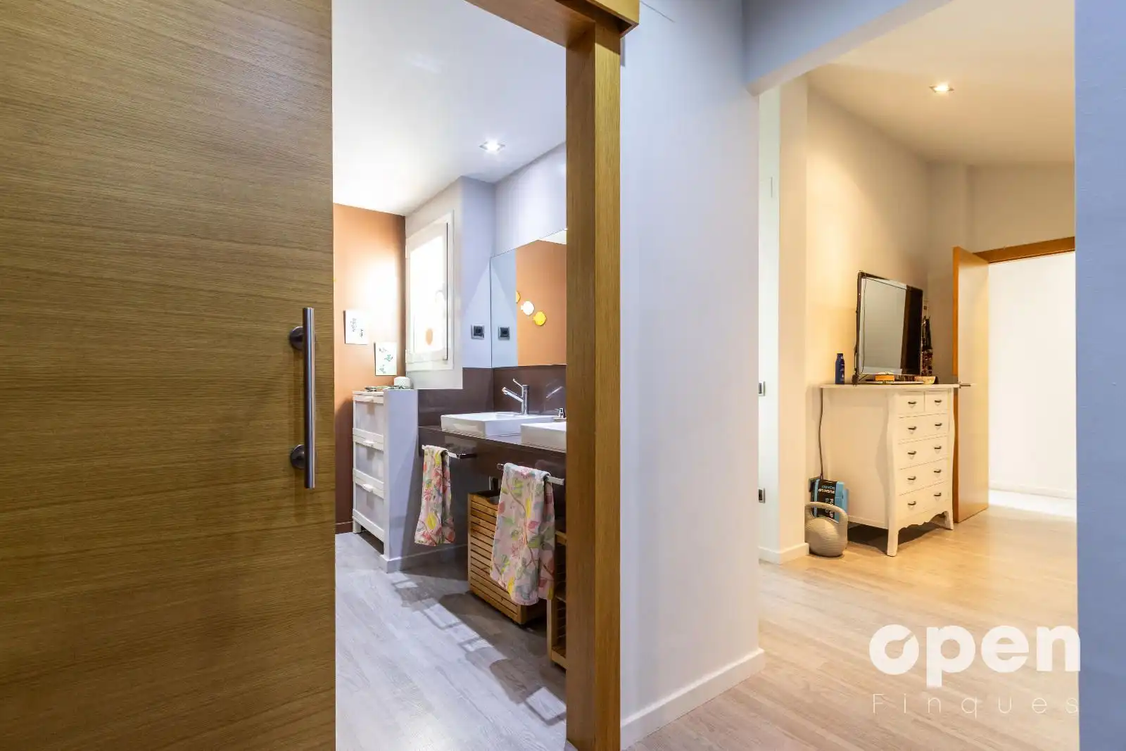 Badezimmer von Einfamilien-Reihenhaus zum Verkauf in Terrassa mit Klimaanlage, Heizung und Terrasse