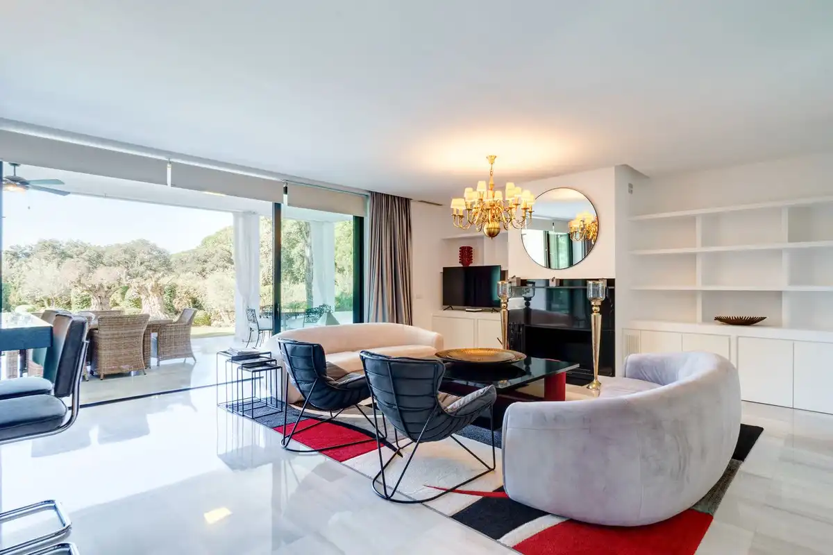 Sala d'estar de Casa o xalet de lloguer en Marbella amb Aire condicionat, Jardí privat i Traster