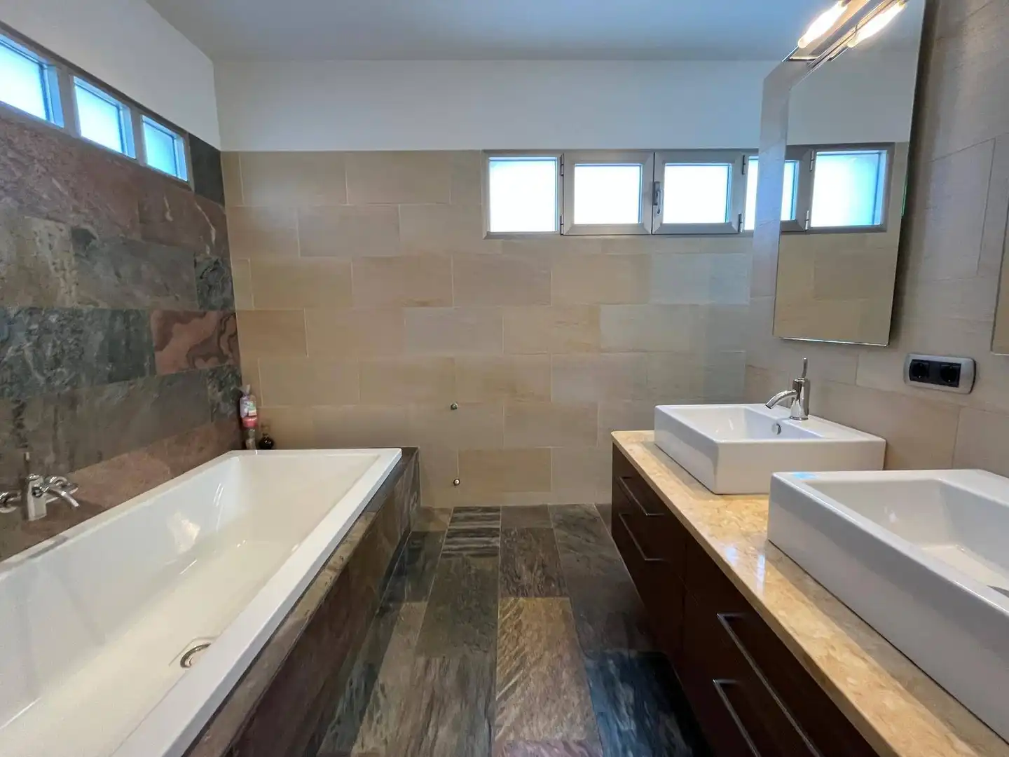 Bathroom of Houses for sale in Elche / Elx  with Air Conditioner, Private garden and Terrace