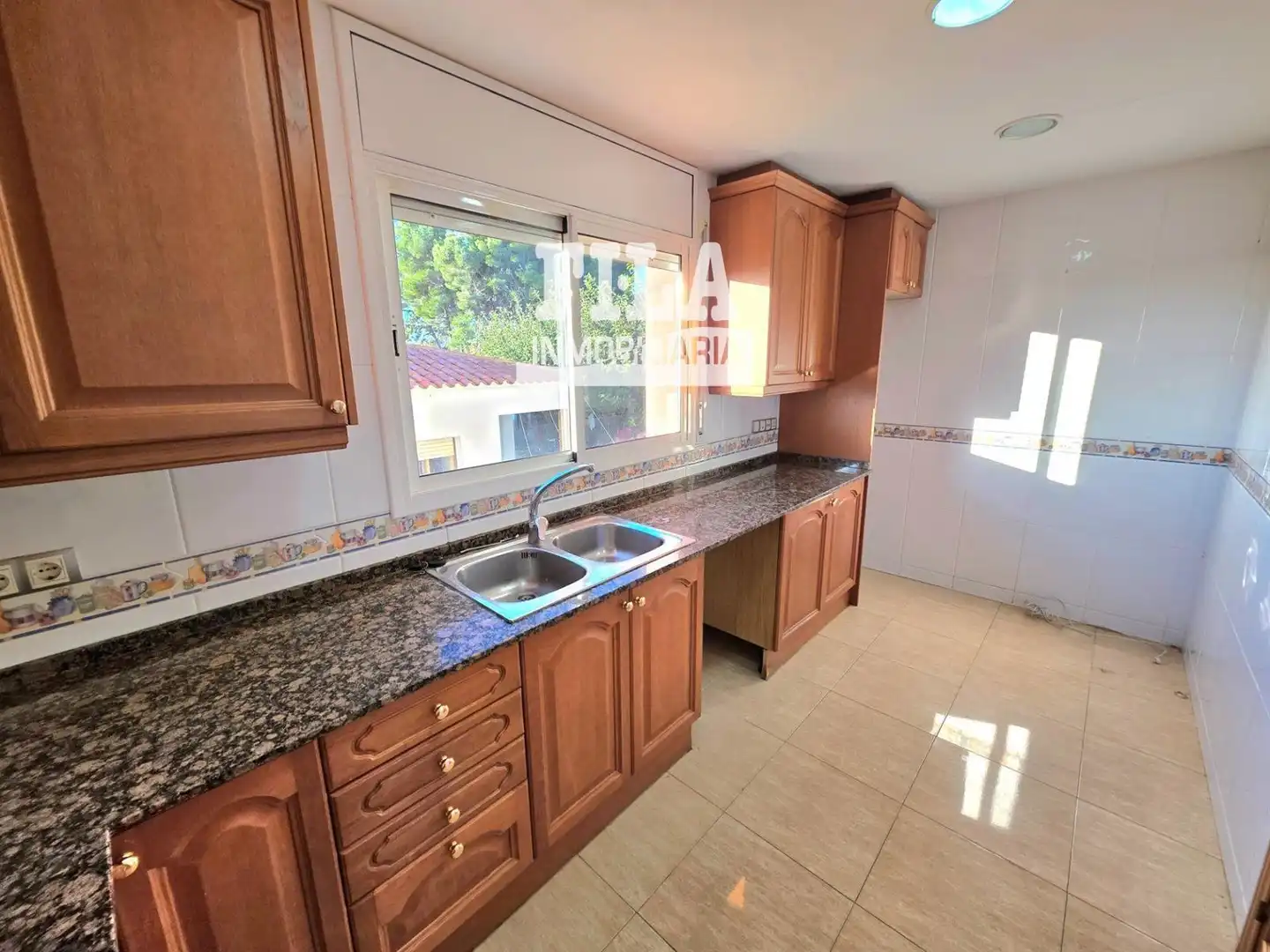Casa aparellada amb jardí en venda a La Pobla de Montornès, imagen 12