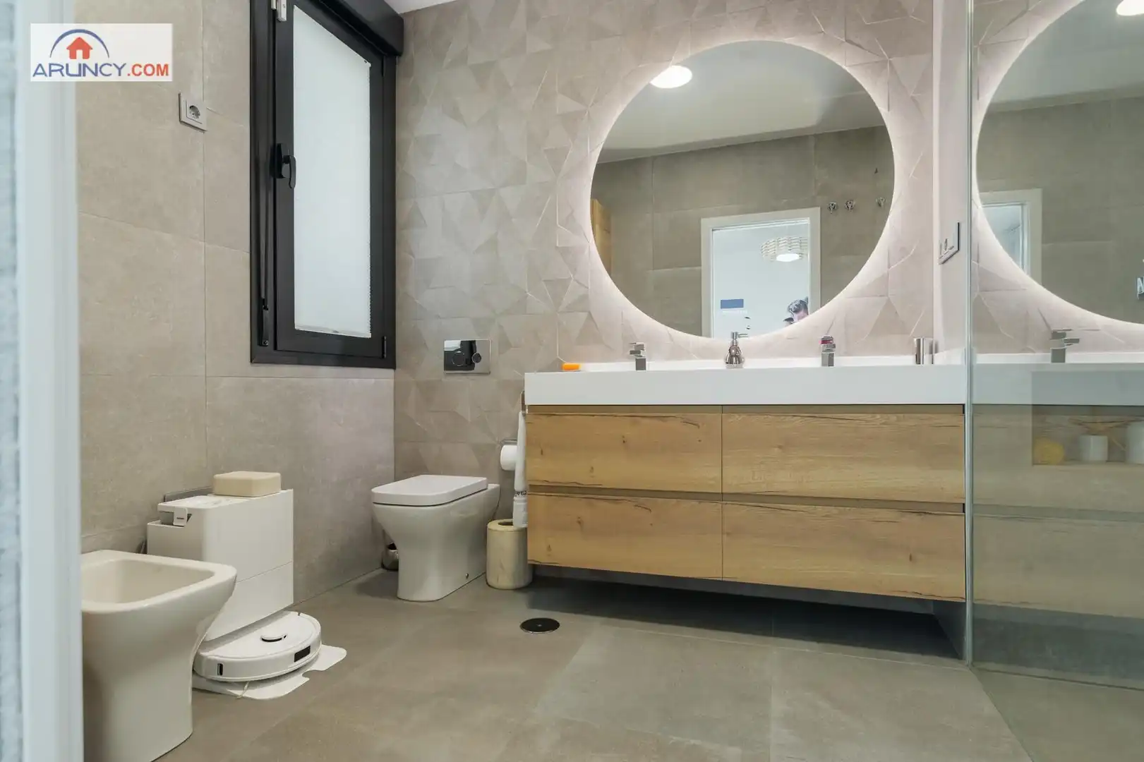 Baño de Casa adosada en venta en Dos Hermanas con Aire acondicionado, Jardín privado y Terraza