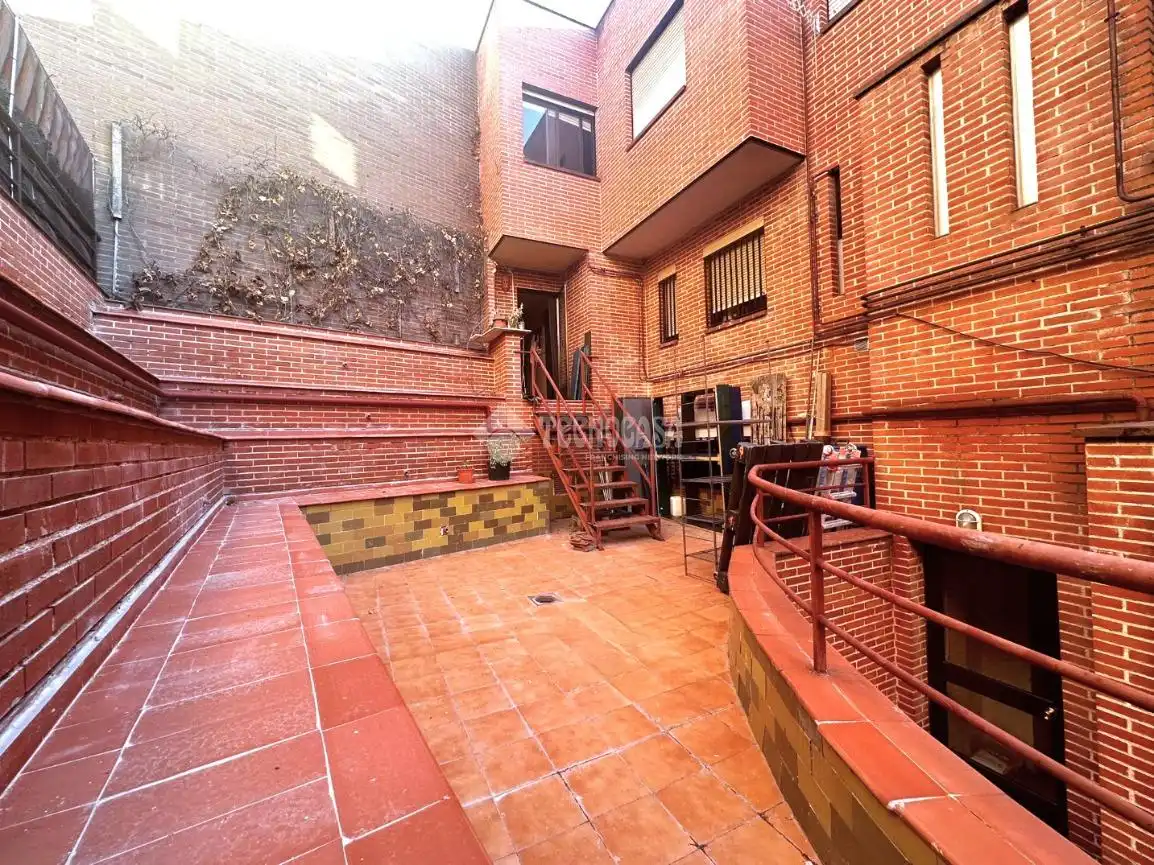 Vista exterior de Pis en venda en San Sebastián de los Reyes amb Calefacció, Parquet i Terrassa
