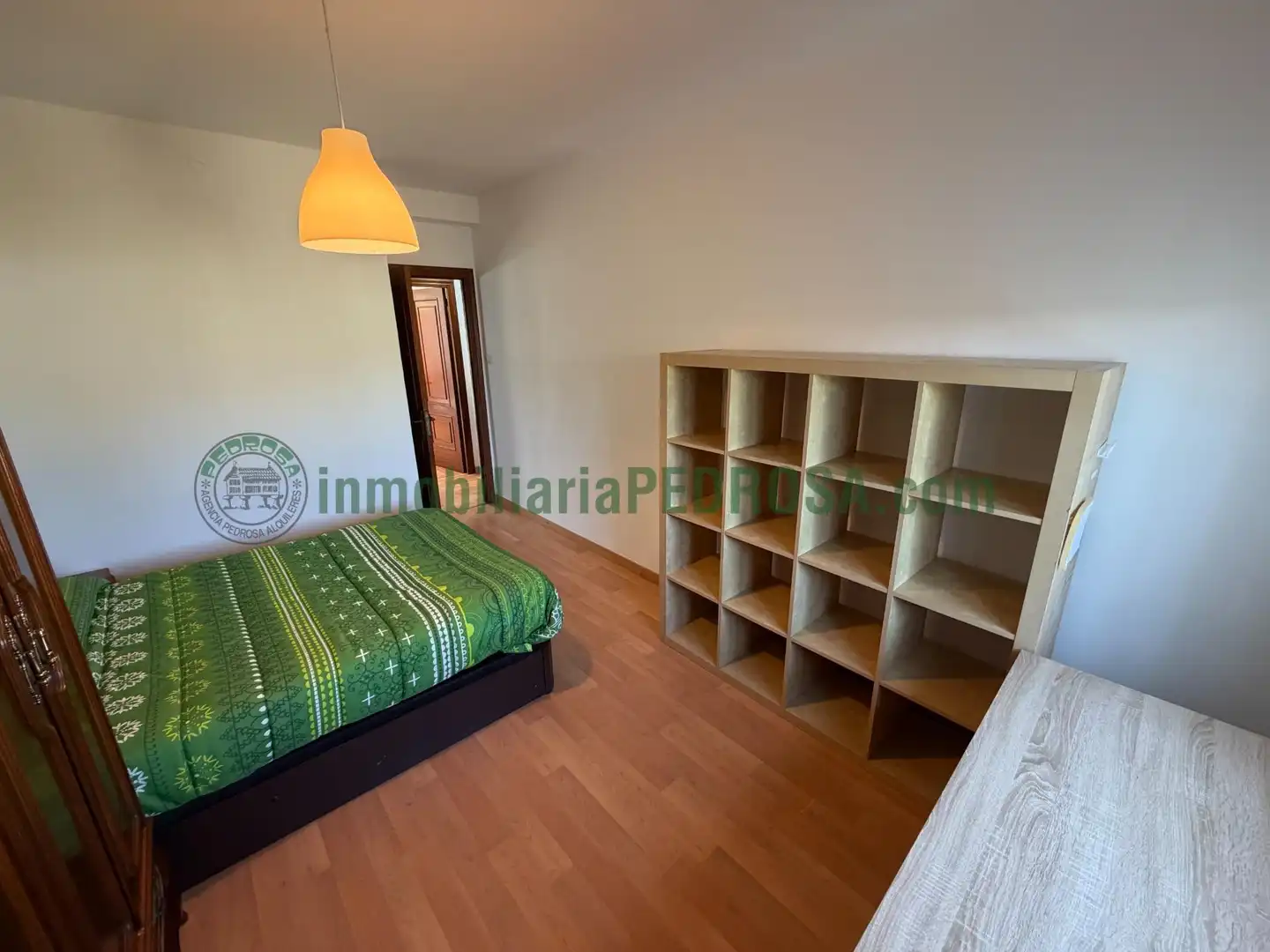 Habitación de Piso de alquiler en Pontevedra Capital  con Calefacción, Amueblado y Balcón
