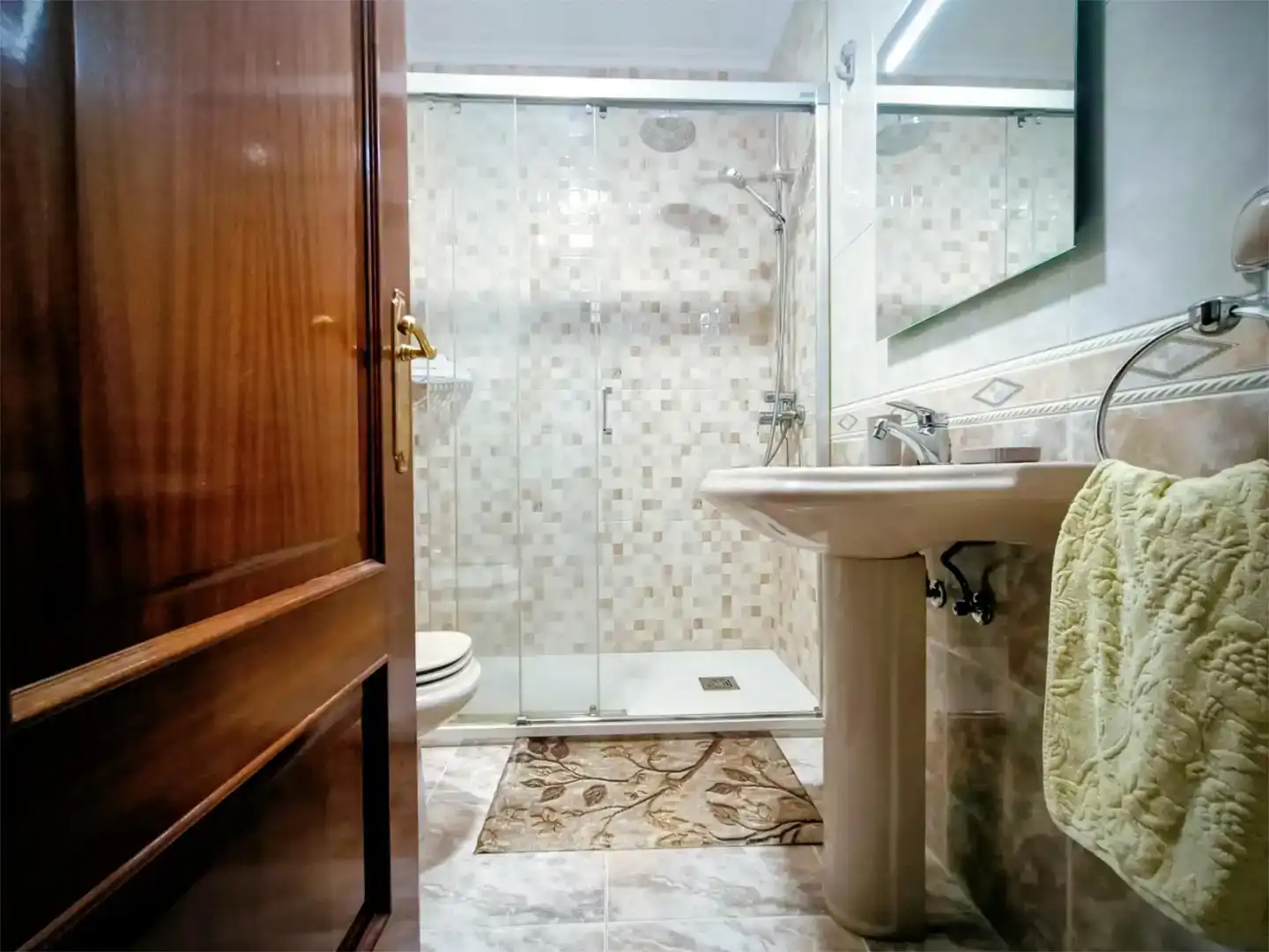 Baño de Piso para compartir en Narón con Parquet, Amueblado y Horno