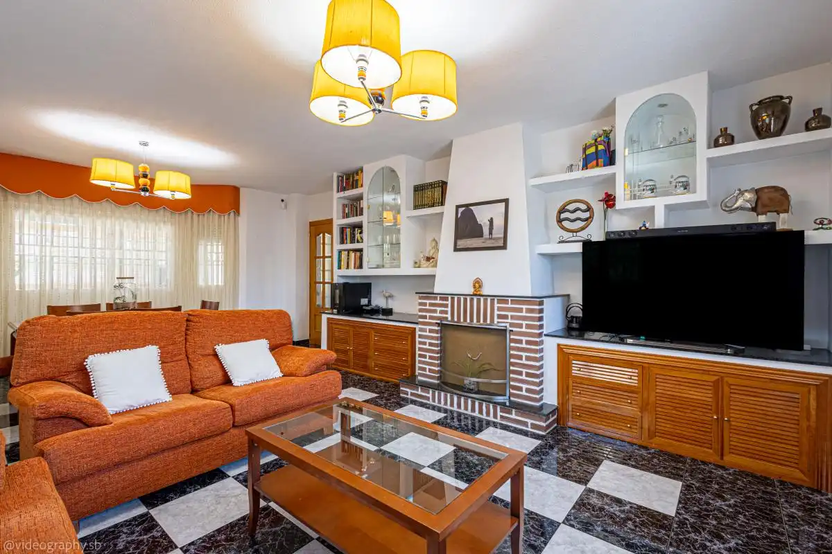 Sala de estar de Casa o chalet en venta en Nuevo Baztán con Aire acondicionado, Calefacción y Terraza