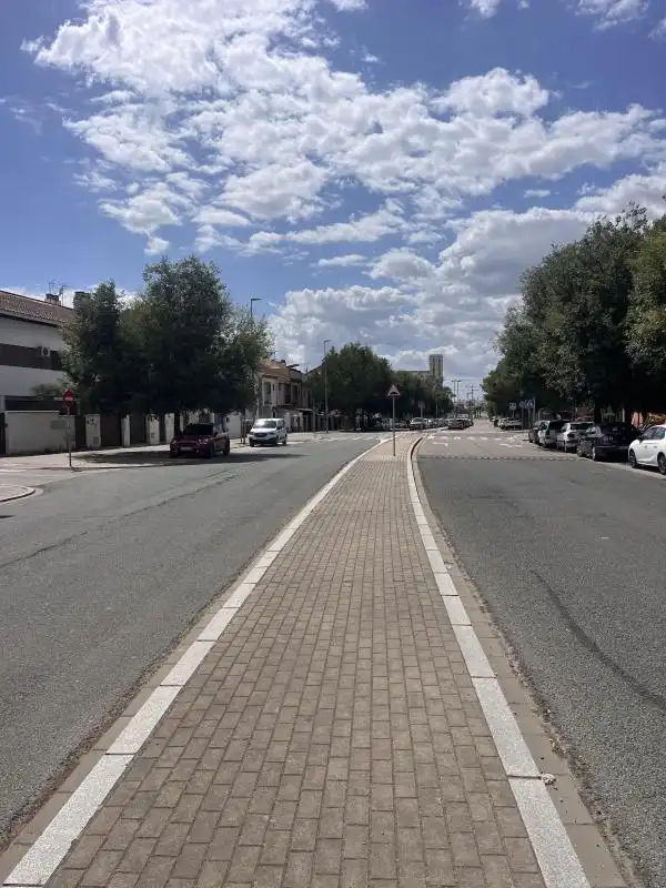 Vista exterior de Casa adosada en venta en Sevilla con Aire acondicionado, Calefacción y Jardín privado