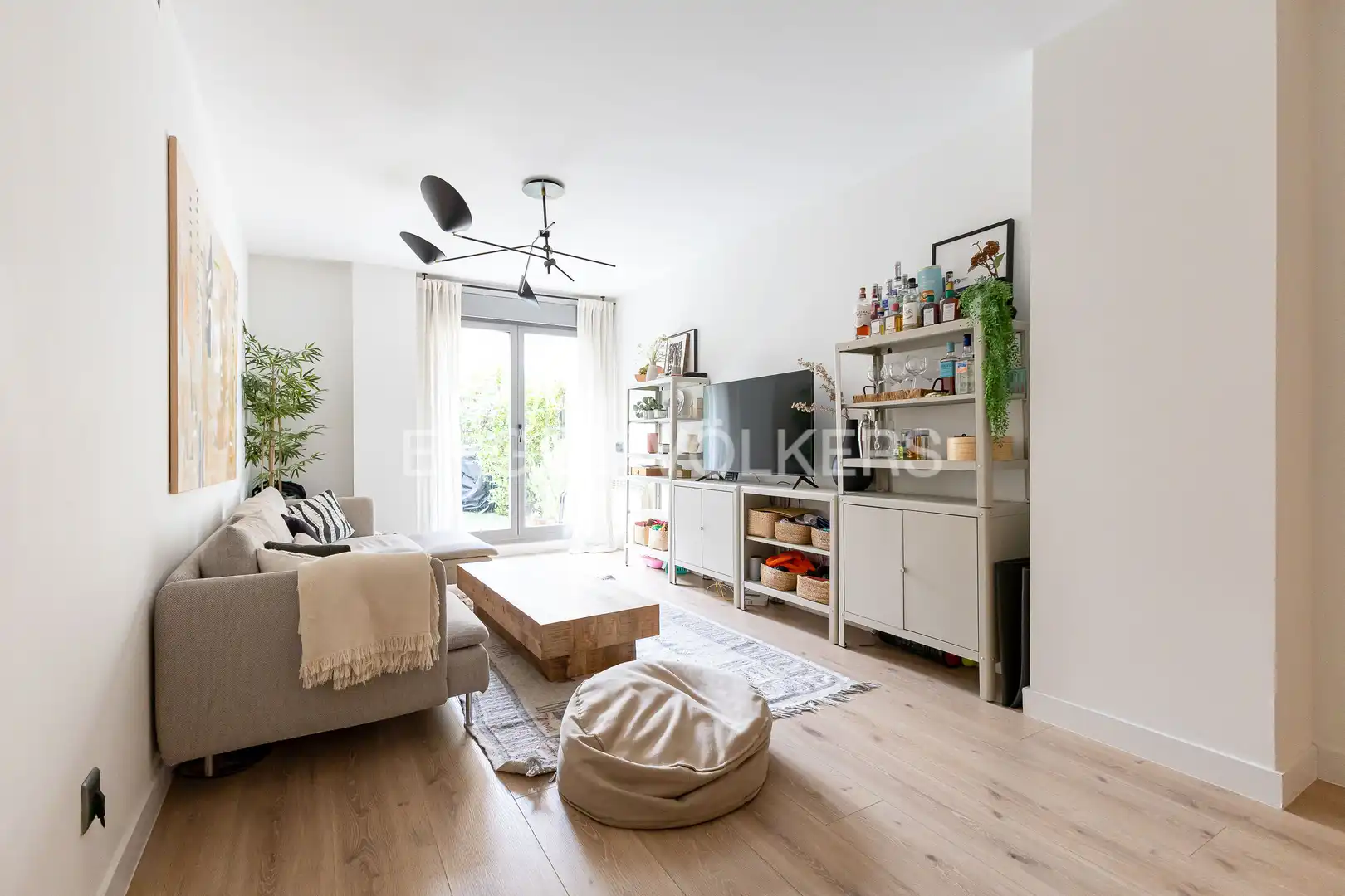 Living room of Ground floor for rent in Madrid  with Air Conditioner, Heating and Private garden