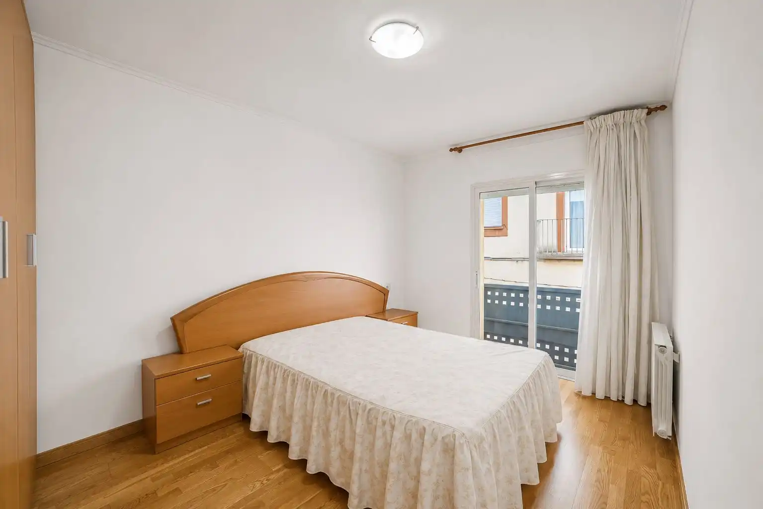 Habitación de Casa adosada en venta en Girona con Terraza y Alarma