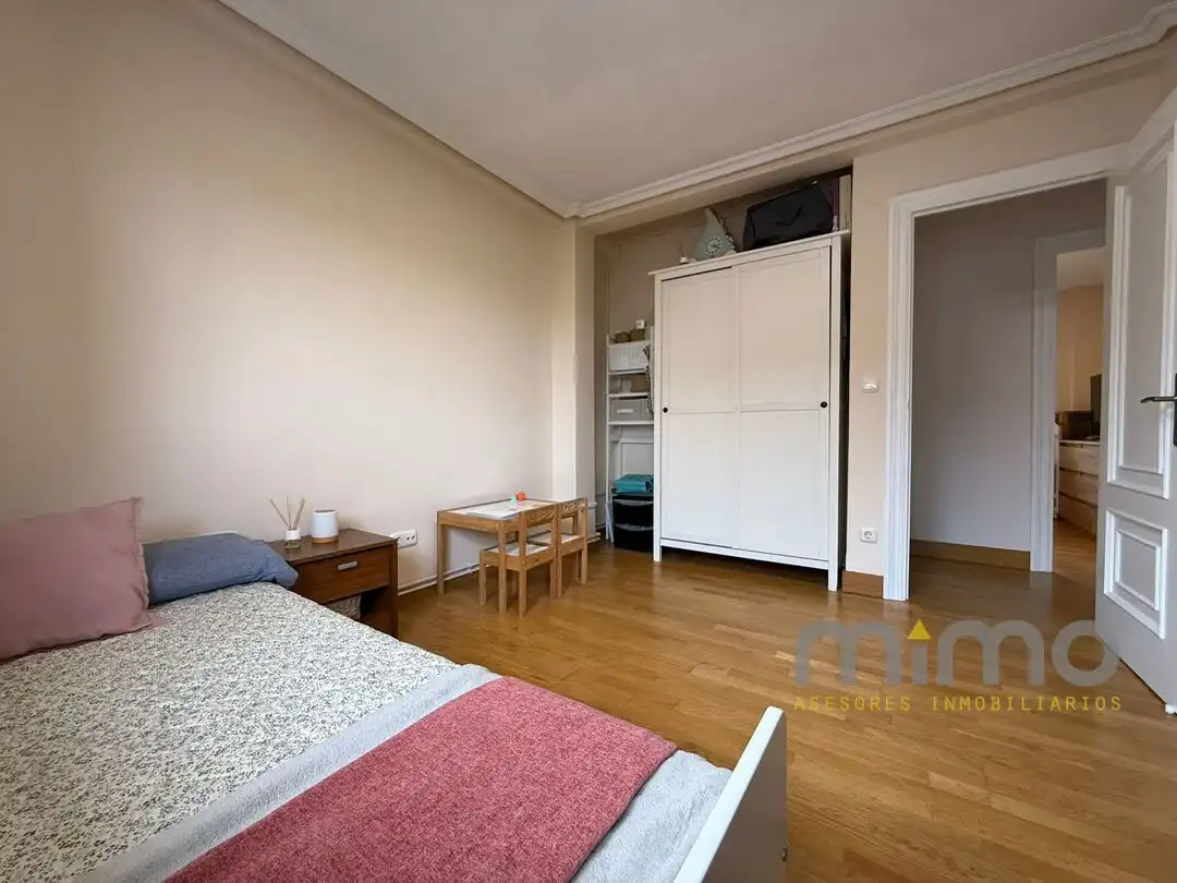 Habitación de Piso en venta en Irun  con Calefacción y Balcón