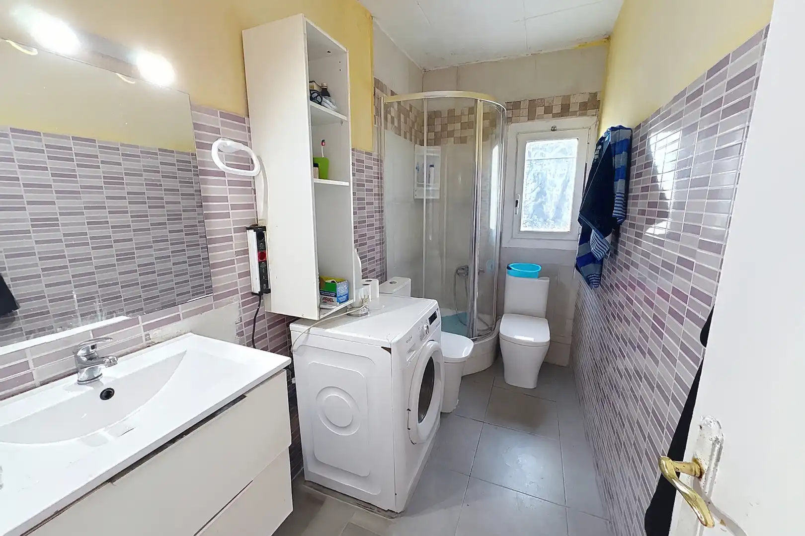 Badezimmer von Wohnung zum Verkauf in Roses mit Heizung und Balkon