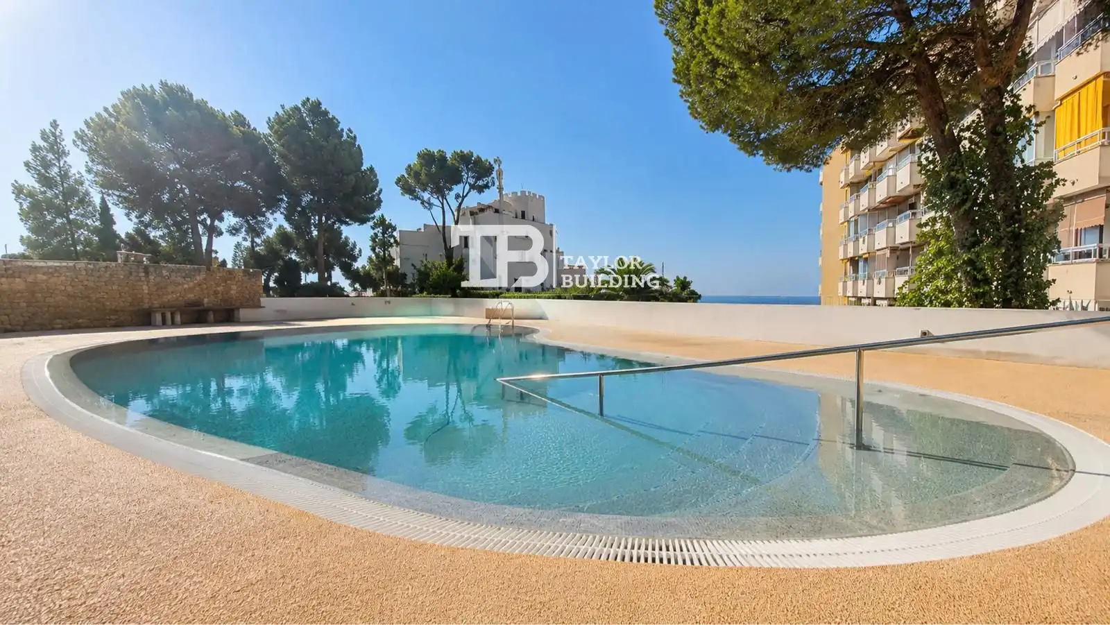 Swimming pool of Flat for sale in Calvià  with Air Conditioner, Heating and Terrace