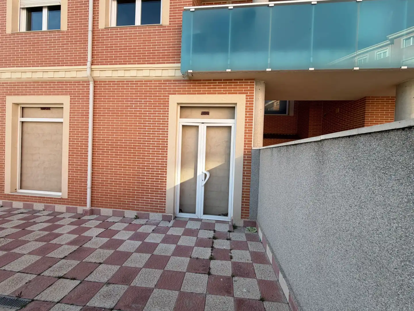Vista exterior de Local en venta en Ávila