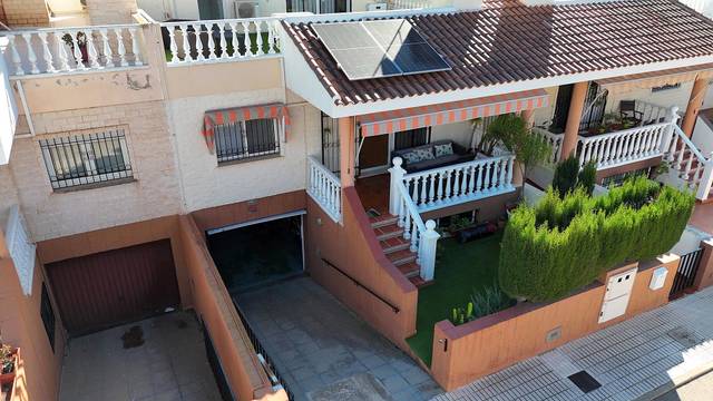 Casa adosada en Venta en Calle Módena, 66 en Polígono Santa Ana
