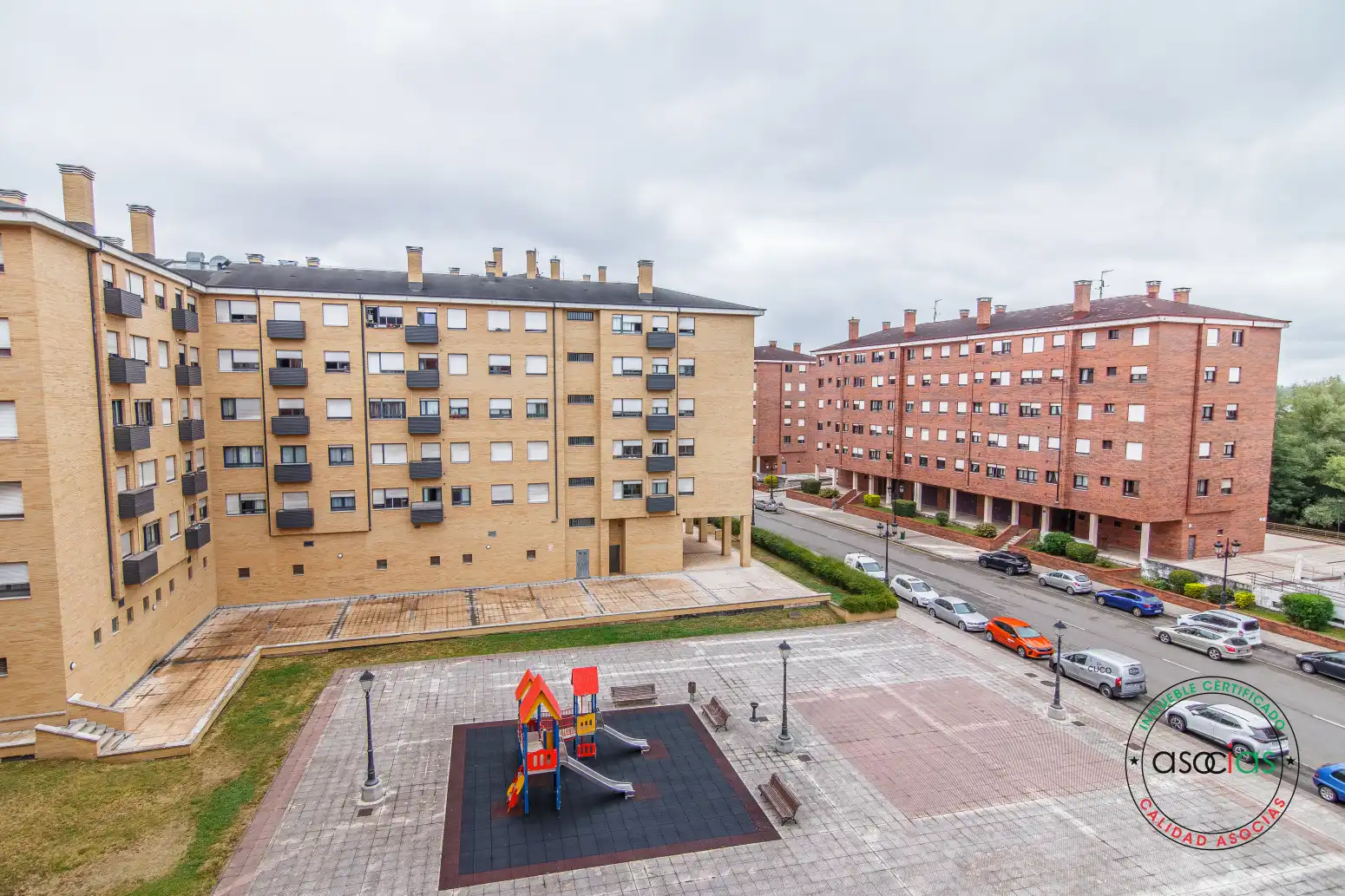 Vista exterior de Pis en venda en Oviedo  amb Calefacció i Traster
