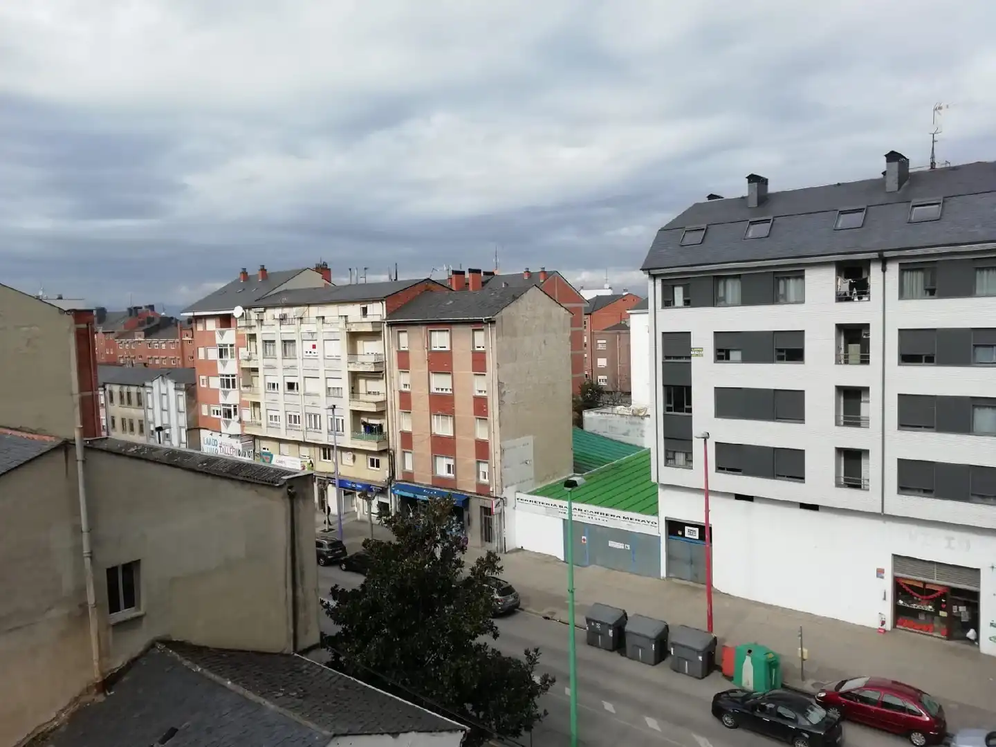 Vista exterior de Pis en venda en Ponferrada amb Traster