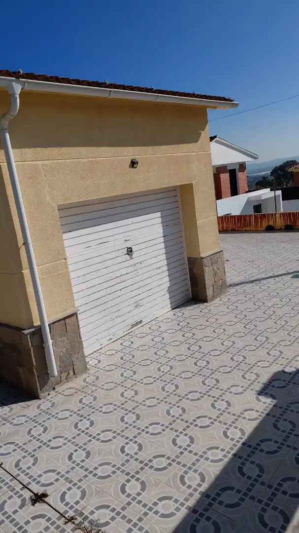 Aparcament de Casa o xalet en venda en El Vendrell amb Calefacció, Jardí privat i Traster