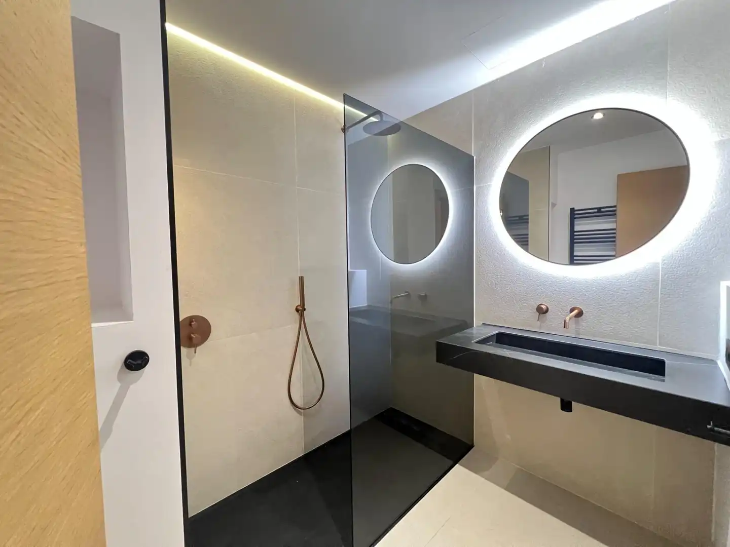 Bathroom of Ground floor for sale in Inca  with Air Conditioner and Furnished