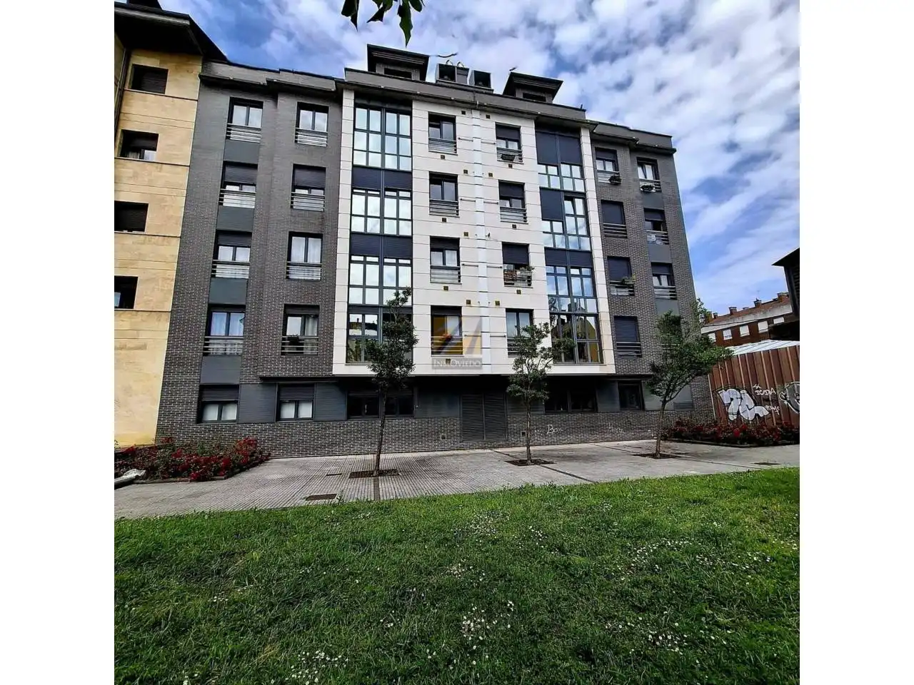 Vista exterior de Pis en venda en Gijón  amb Calefacció, Parquet i Traster