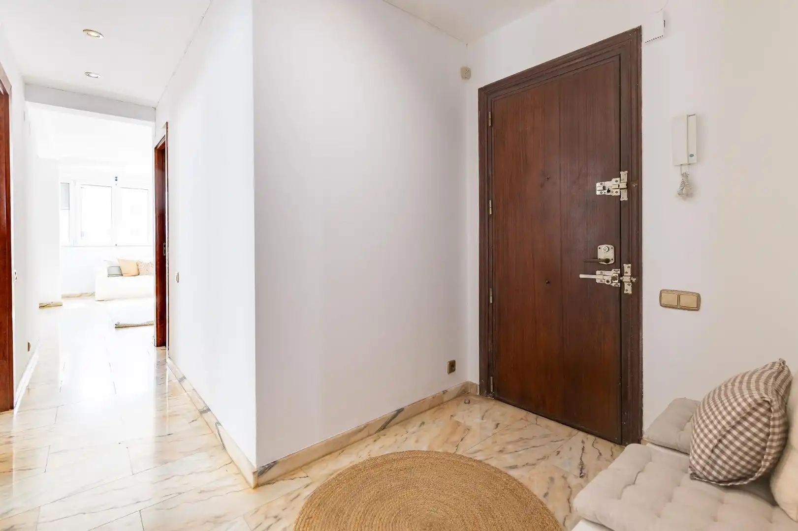 Flat for sale in Valencia  with Air Conditioner