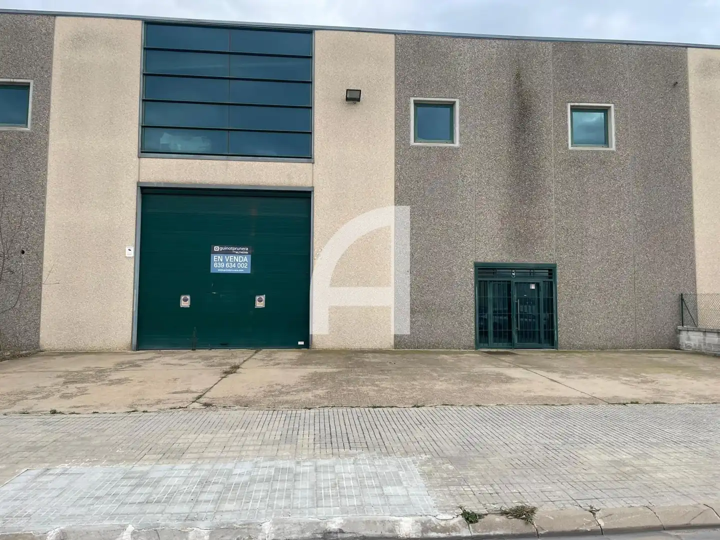 Vista exterior de Nave industrial en venta en Vidreres