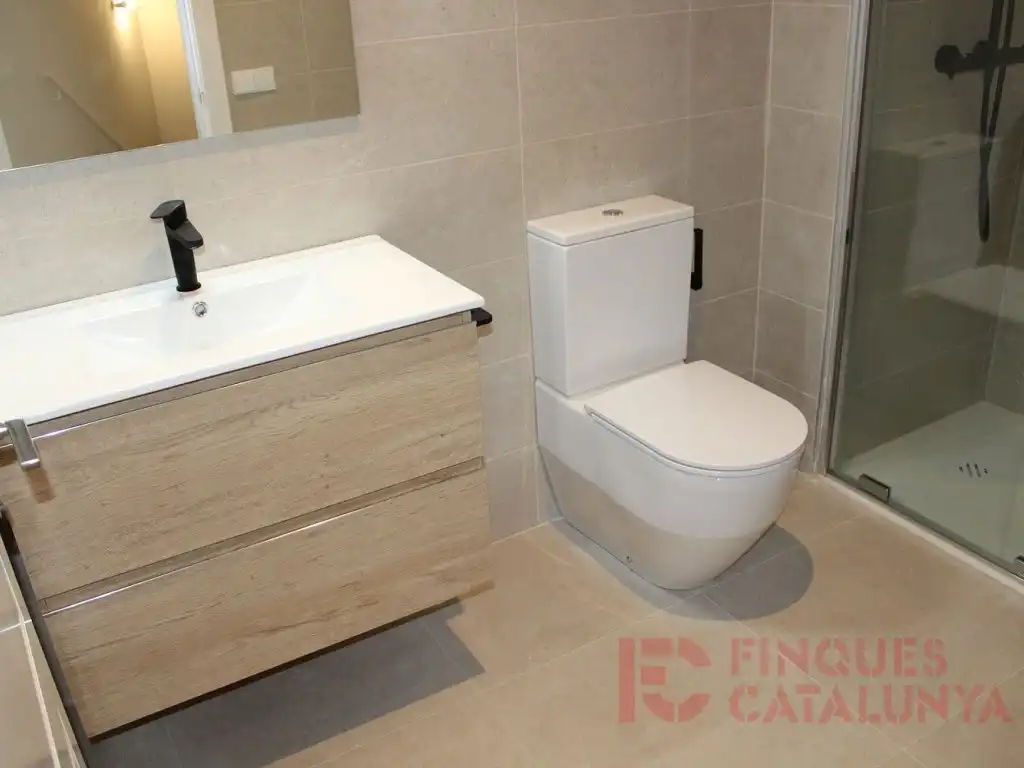Baño de Dúplex en venta en Girona con Aire acondicionado