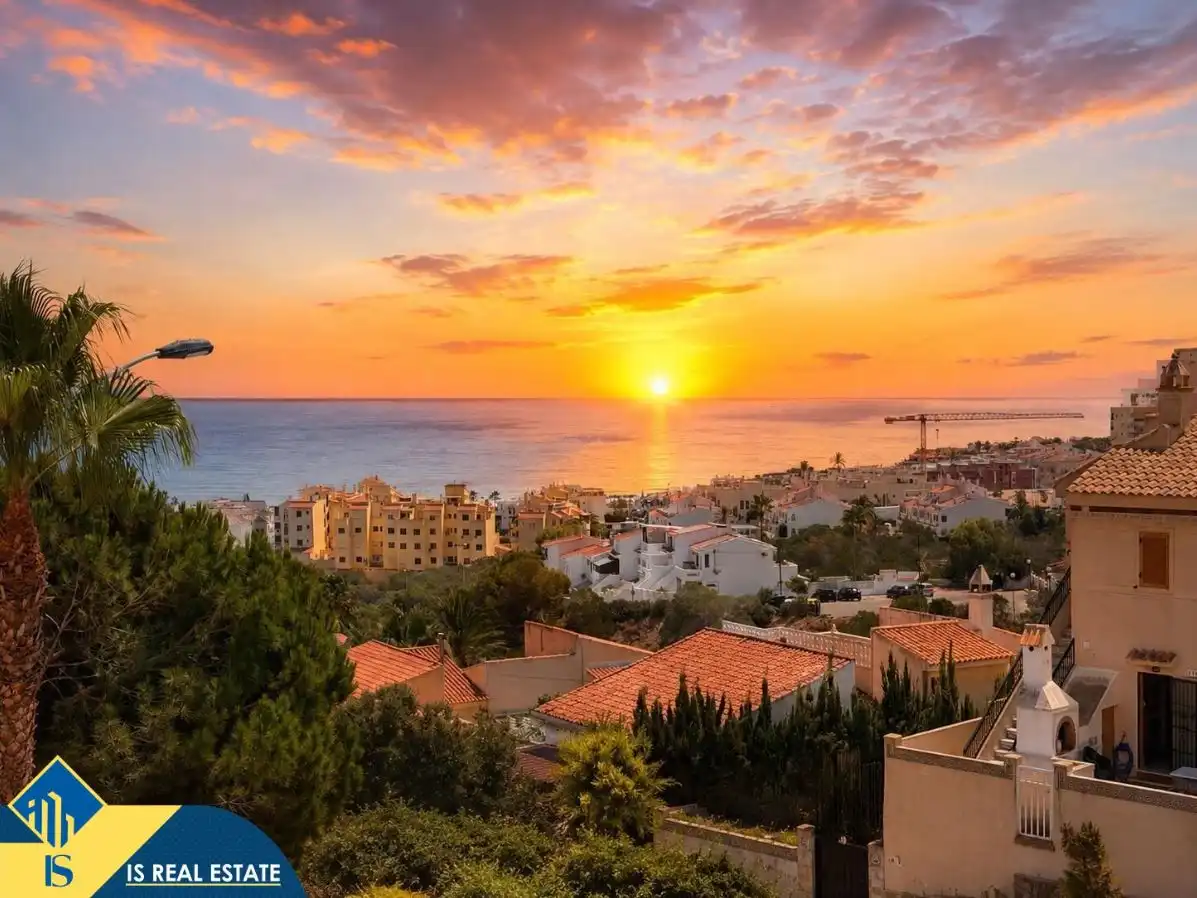 Vista exterior de Estudi en venda en Torrevieja amb Calefacció, Terrassa i Moblat
