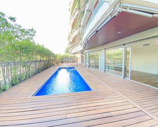 Swimming pool of Flat to rent in  Barcelona Capital  with Air Conditioner, Heating and Terrace