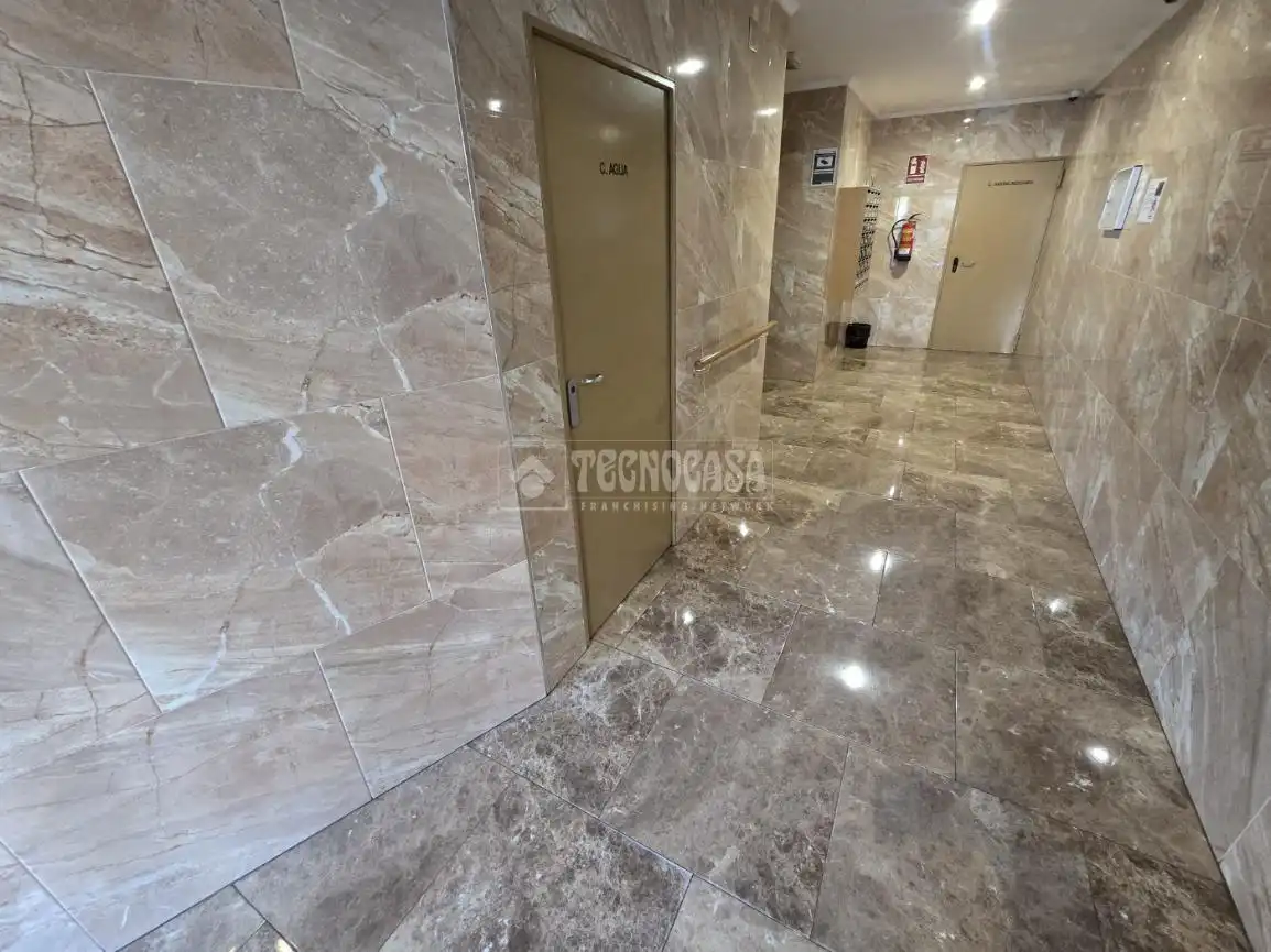 Flat for sale in Madrid  with Air Conditioner, Heating and Furnished