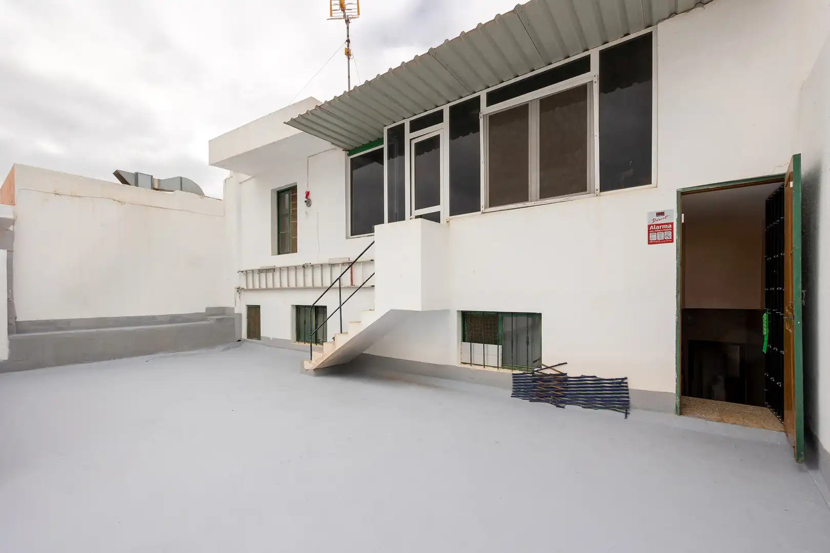 Vista exterior de Casa o xalet en venda en Arucas amb Terrassa i Balcó