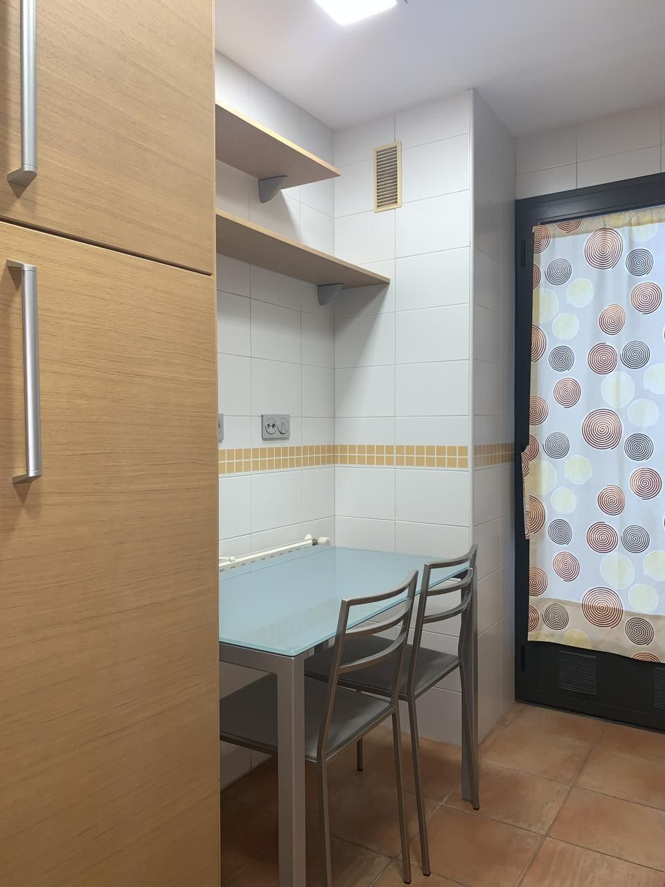 Cuina de Pis de lloguer en  Madrid Capital amb Aire condicionat, Calefacció i Moblat