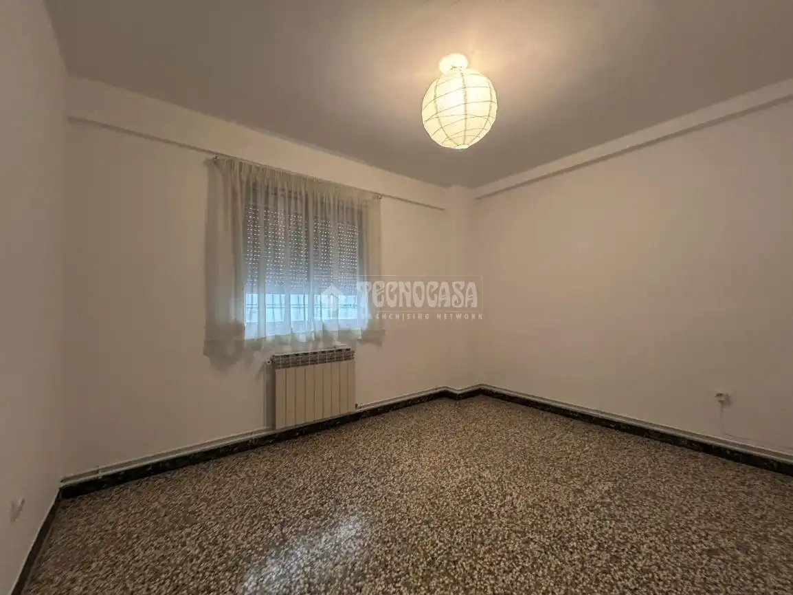 Schlafzimmer von Wohnung zum Verkauf in Zaragoza mit Heizung