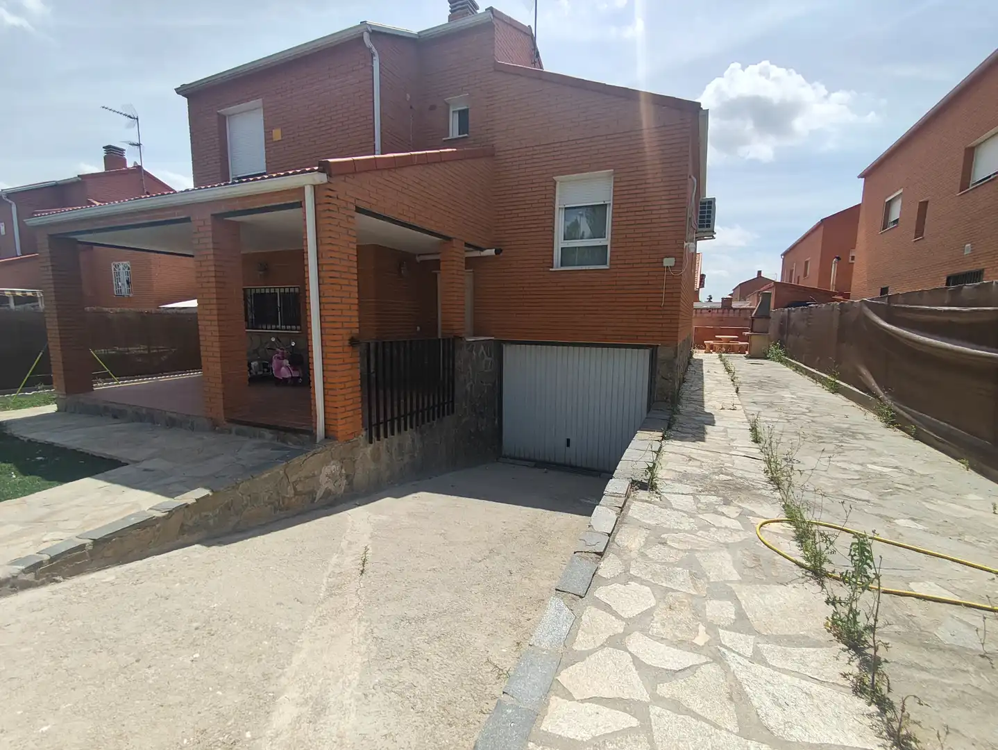 Vista exterior de Casa o xalet en venda en Las Ventas de Retamosa amb Aire condicionat, Calefacció i Jardí privat