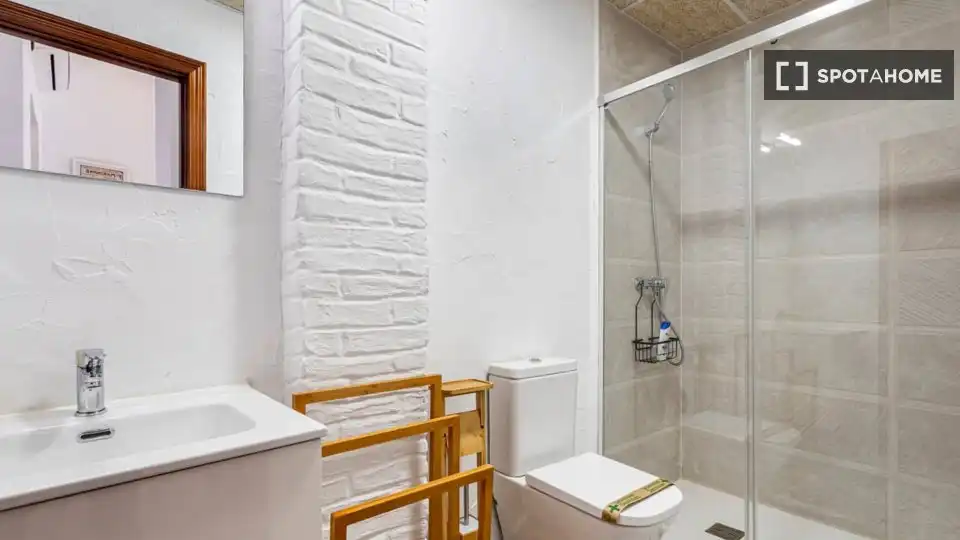 Baño de Piso de alquiler en Valencia con Aire acondicionado, Calefacción y Amueblado