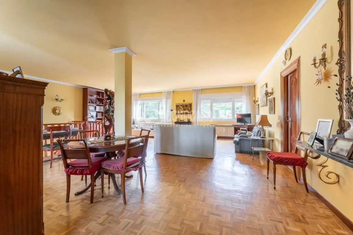 Sala de estar de Casa o chalet en venta en Las Rozas de Madrid con Jardín privado y Piscina