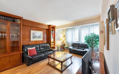 Living room of Flat for sale in  Madrid Capital  with Air Conditioner, Heating and Balcony