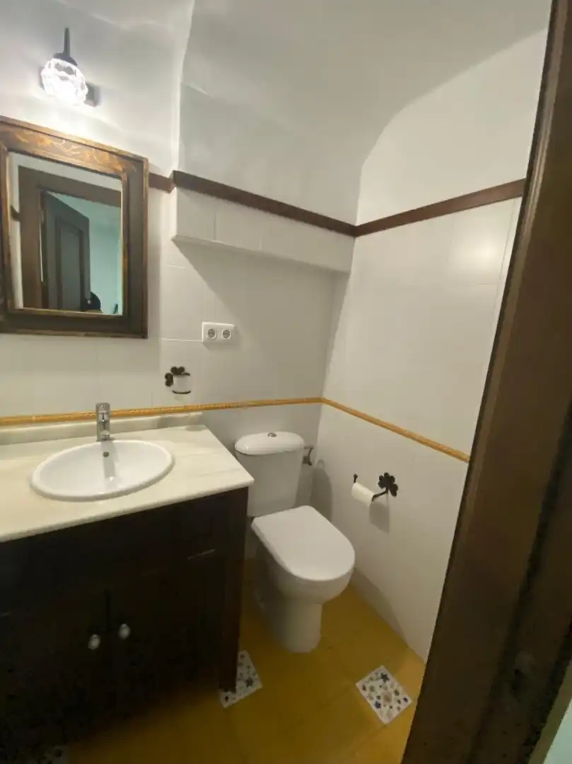 Baño de Dúplex de alquiler en Dos Hermanas con Aire acondicionado, Parquet y Terraza