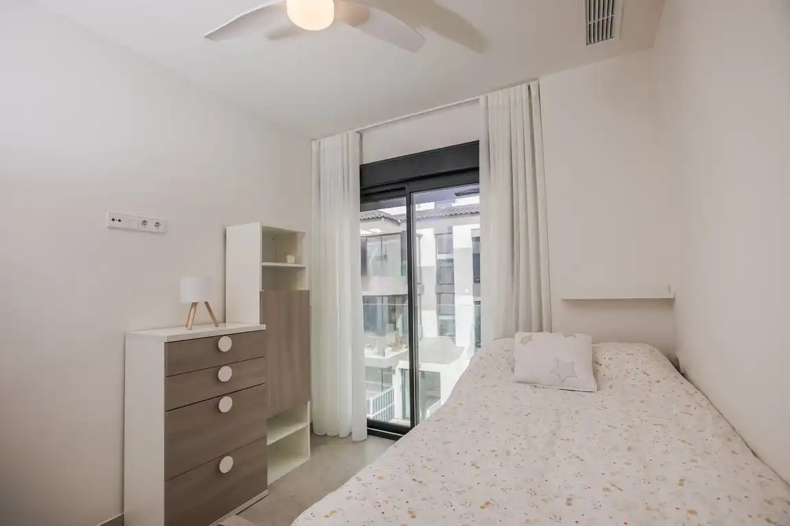 Schlafzimmer von Wohnungen zur Miete in Jávea / Xàbia mit Klimaanlage, Privatgarten und Schwimmbad
