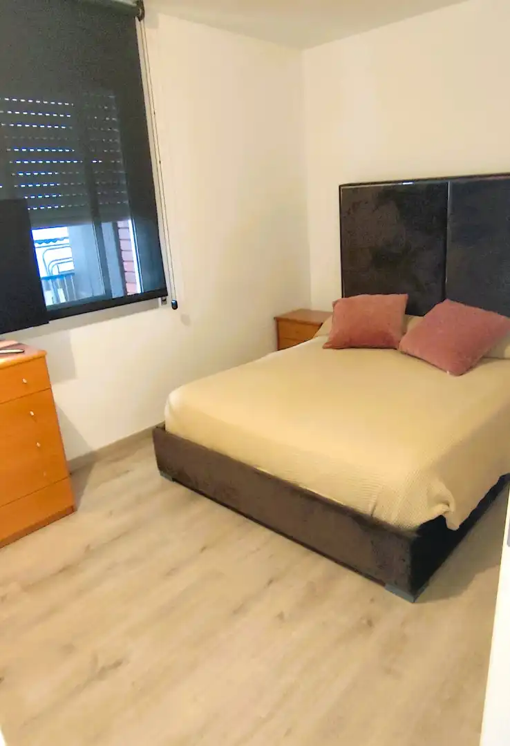 Dormitori de Pis en venda en L'Hospitalet de Llobregat amb Aire condicionat, Parquet i Moblat