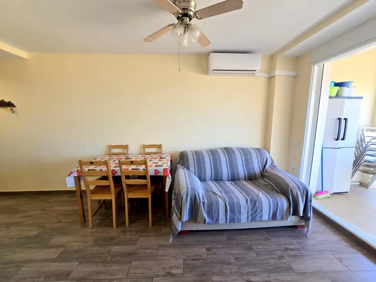 Sala d'estar de Apartament en venda en Gandia amb Aire condicionat, Terrassa i Moblat