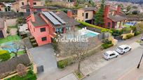 Vista exterior de Casa o xalet en venda en La Roca del Vallès amb Aire condicionat, Calefacció i Jardí privat