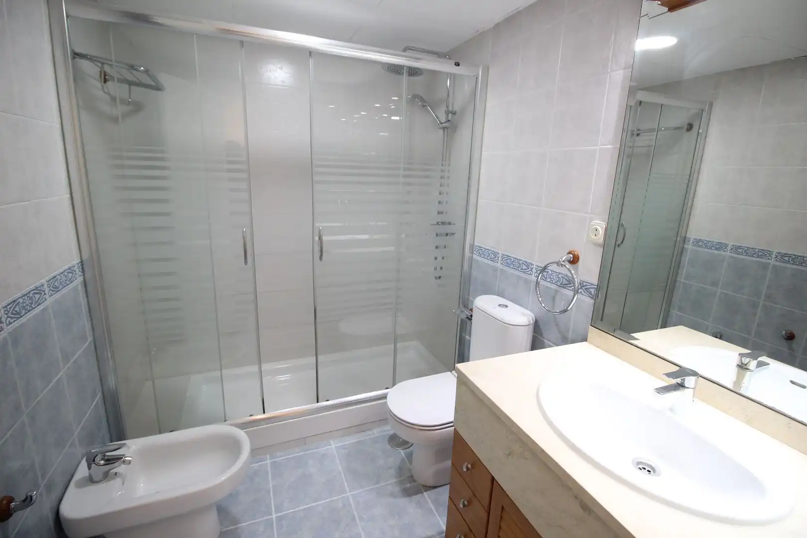 Badezimmer von Wohnung zur Miete in Málaga mit Klimaanlage, Heizung und Terrasse