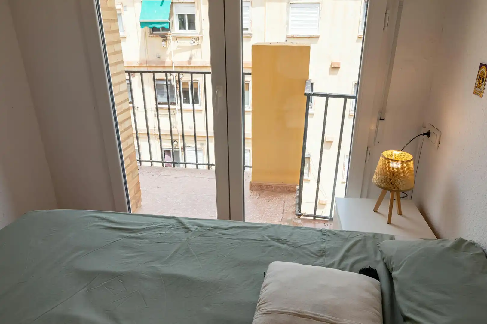 Balcony of Flat for share in Valencia  with Air Conditioner, Heating and Furnished