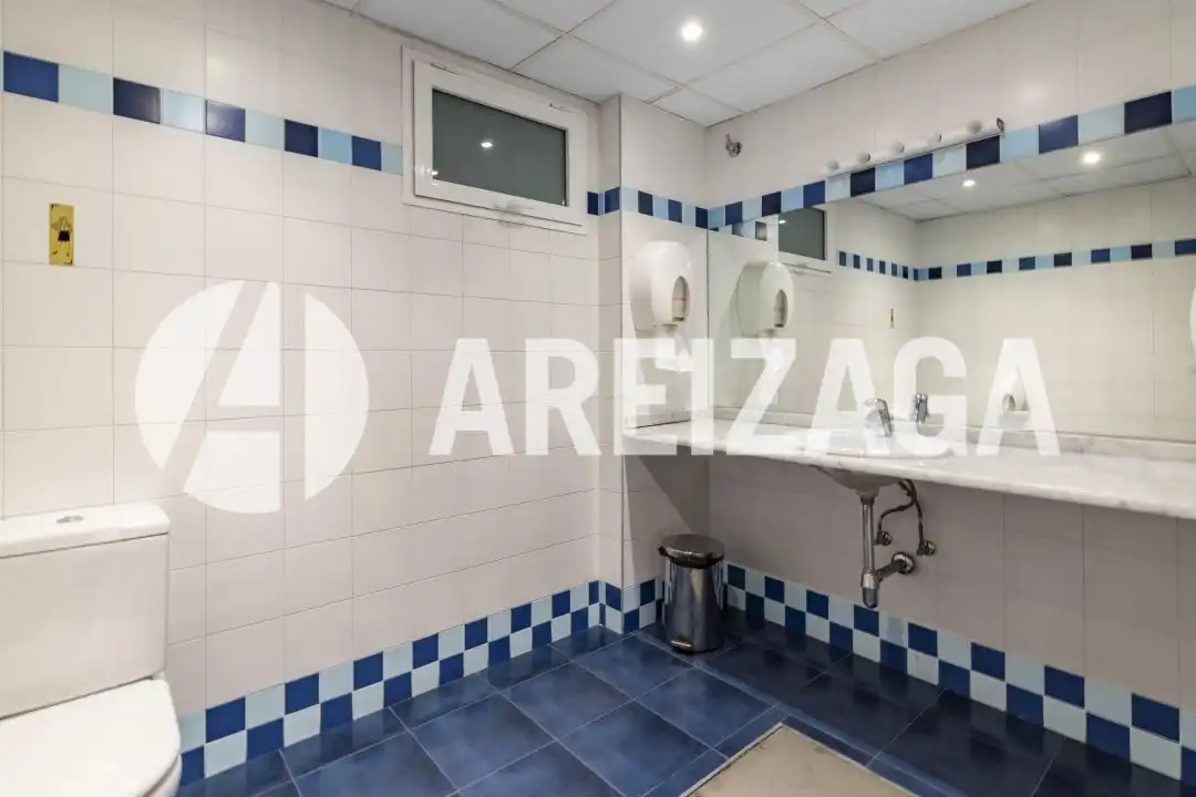 Bathroom of Office for rent in Donostia - San Sebastián   with Air Conditioner and Heating
