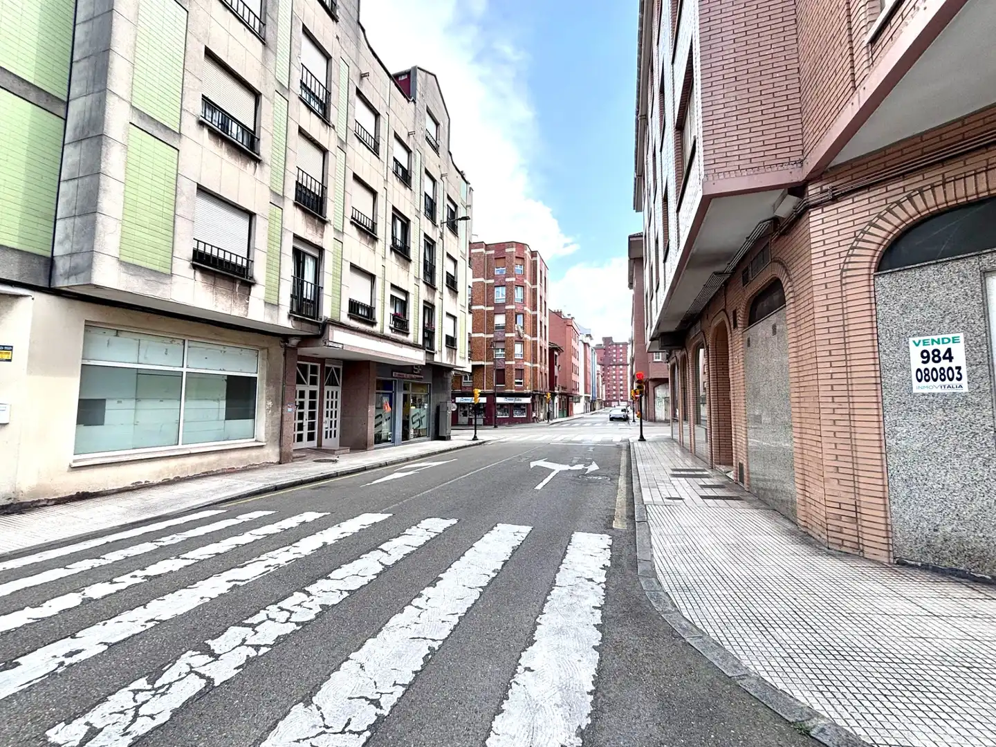 Vista exterior de Local en venda en Gijón  amb Moblat