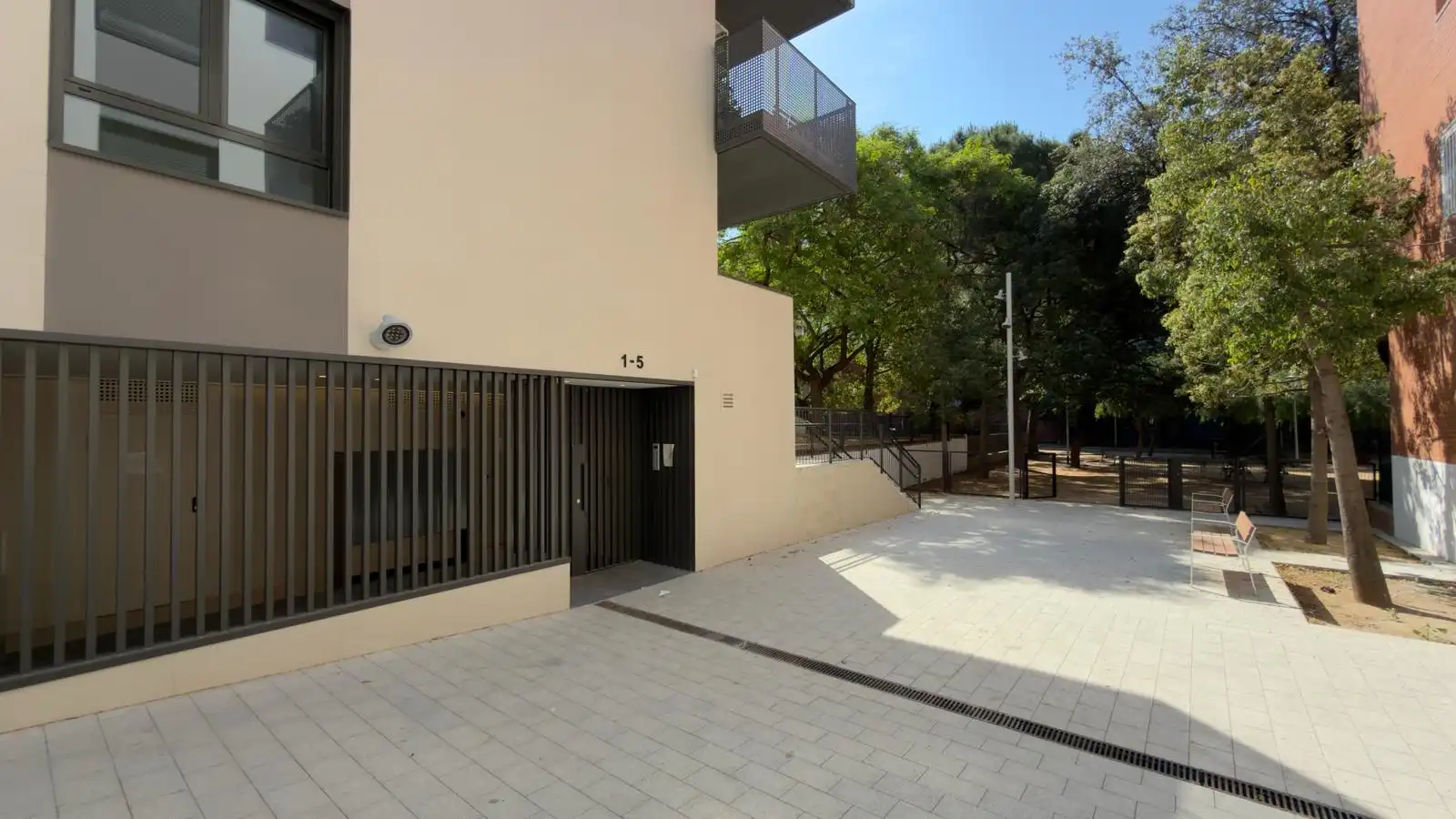 Vista exterior de Trastero en venta en Esplugues de Llobregat